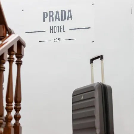 Готель Prada.